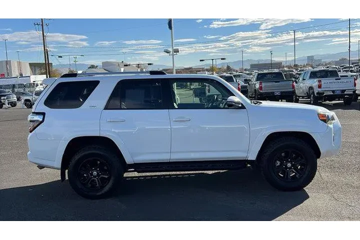 $38984 : Toyota 4Runner 2021 4x4 SR5 image 4