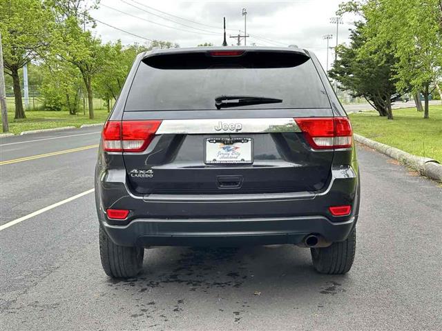 2012 Grand Cherokee Laredo image 8