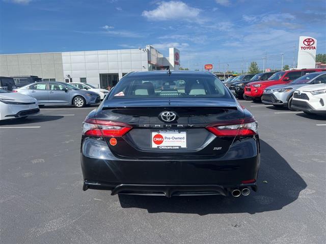 $23892 : PRE-OWNED 2022 TOYOTA CAMRY SE image 6