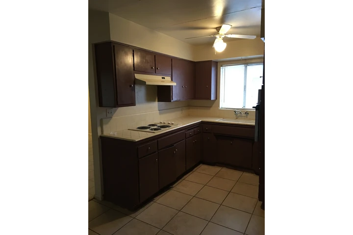 $1095 : Apt amplio 1Rec por El Colegio image 6