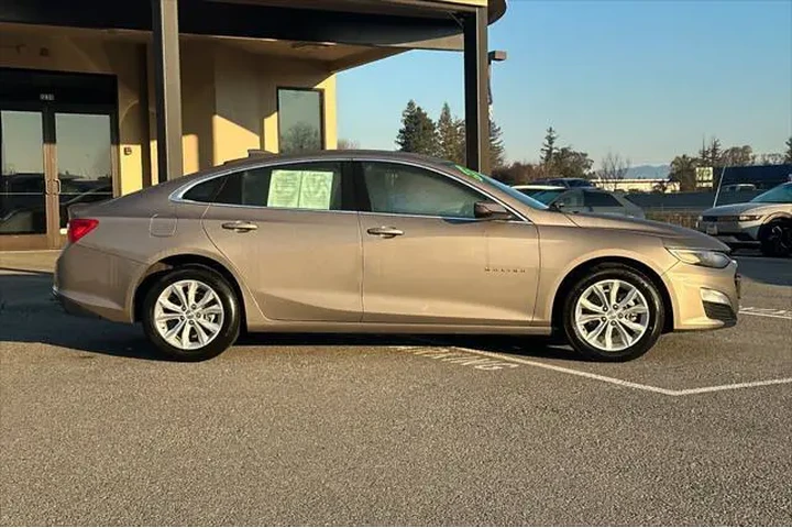 $17490 : Chevrolet Malibu 2024 LT 4dr image 3