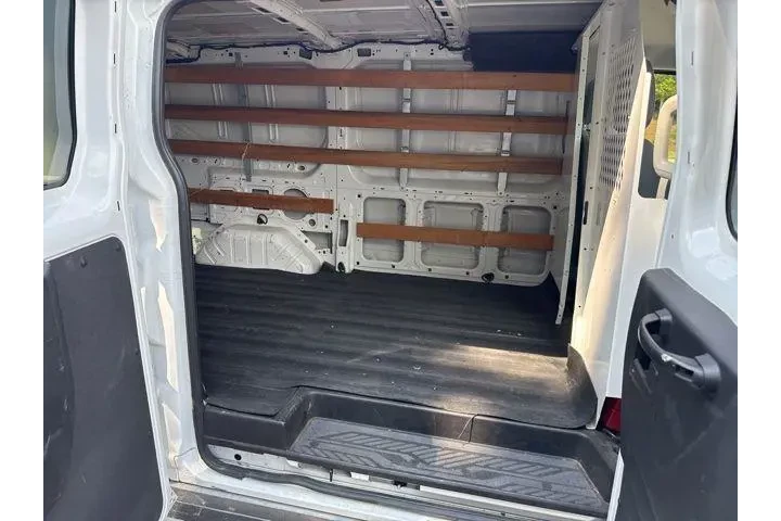 $20039 : Ford Transit 2015 250 3dr SW image 7