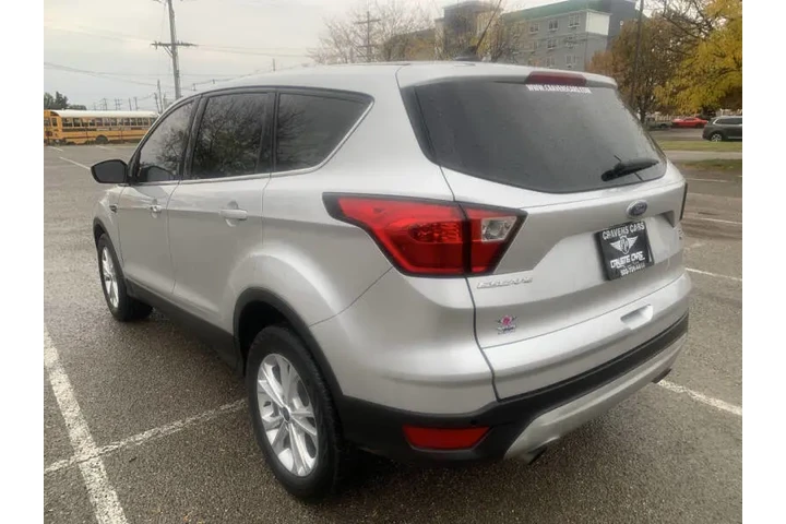 $9995 : 2019 Escape SE image 4