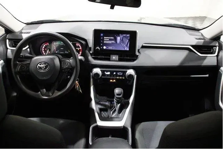 $32998 : Toyota RAV4 2024 LE 4dr SUV image 2