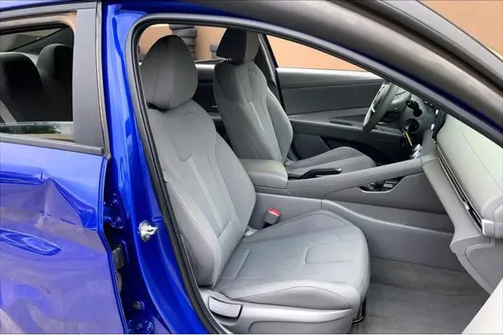 $17991 : Hyundai ELANTRA 2024 SE 4dr image 9