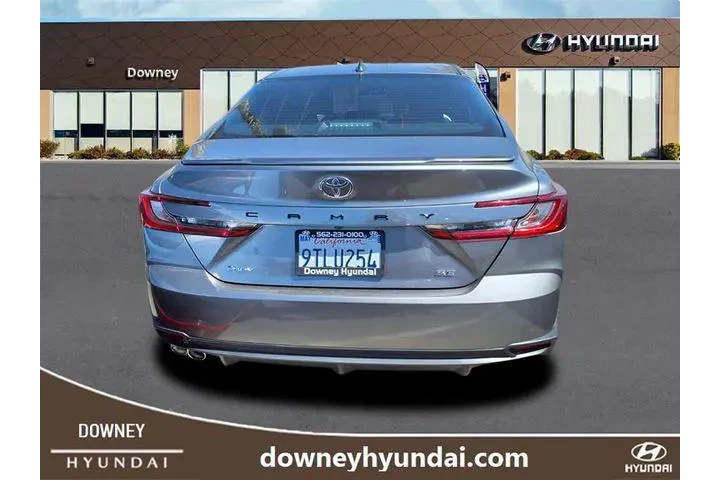 $29898 : Toyota Camry 2025 SE 4dr Sed image 3