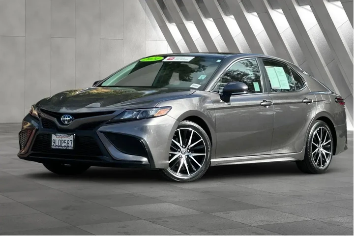 $25800 : Toyota Camry Hybrid 2024 SE image 2