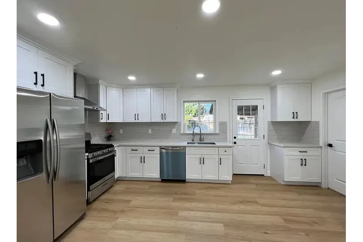 $1300 : Private 1bed /1 bath home image 1