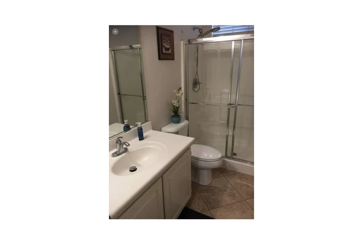 $950 : Cuarto de renta image 3