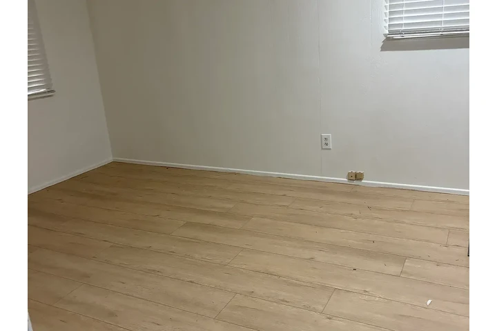 $1200 : Charming 2-bed, 1-bath home in image 5