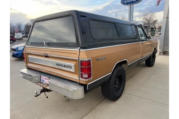 $4985 : Dodge RAM 250 1985 2dr Stand image 5