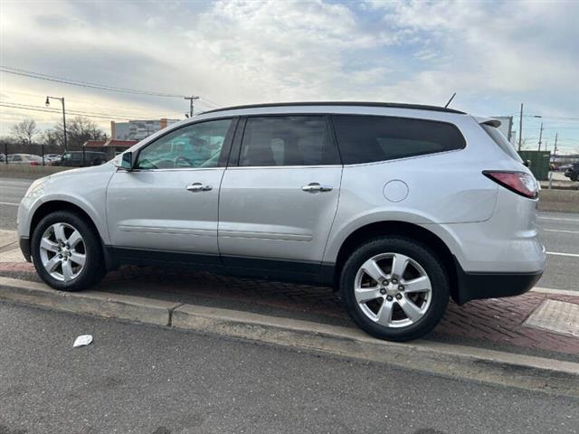 $8995 : 2016 Traverse LT image 7