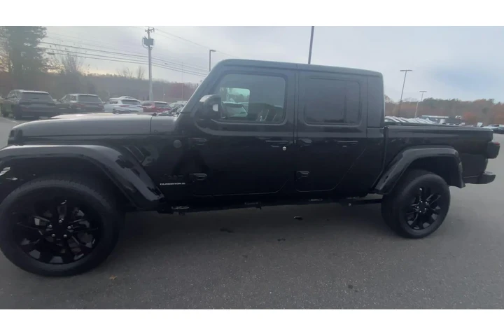 $37727 : Jeep Gladiator 2023 4x4 Over image 7