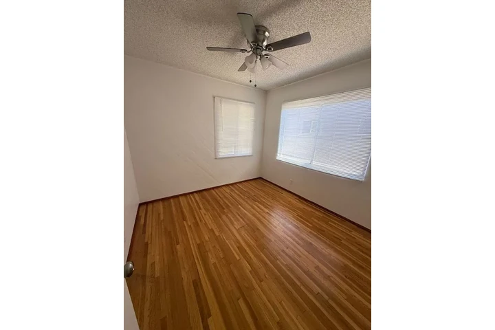 $900 : RECIÉN PINTADA, 2 HAB/1 image 3
