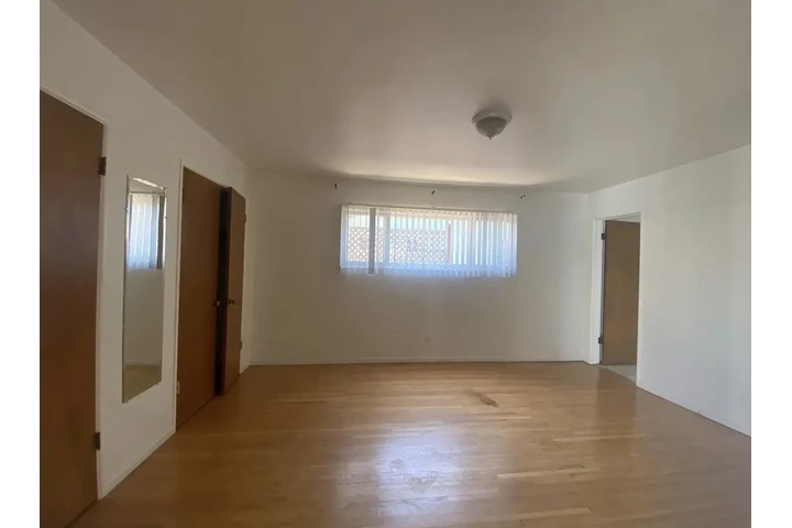 $1200 : Hard Wood Flooring Home image 1