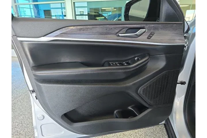 $34999 : Jeep Grand Cherokee L 2024 4 image 5