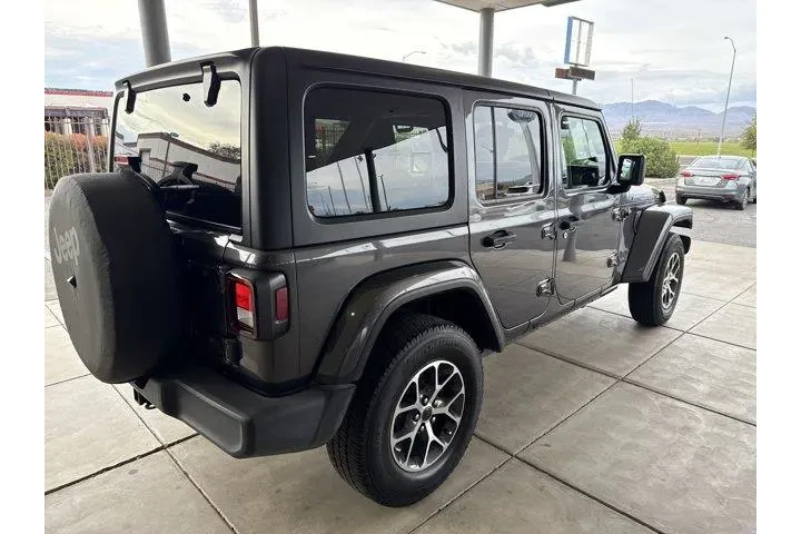 $29335 : Jeep Wrangler Unlimited 2021 image 4