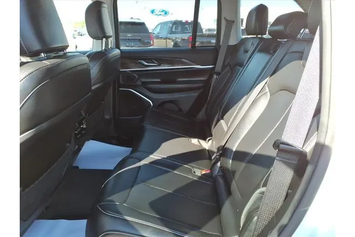 Jeep Grand Cherokee 2023 4x4 image 10