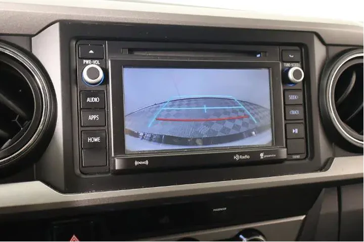 $18911 : Toyota Tacoma 2017 4x2 TRD O image 6