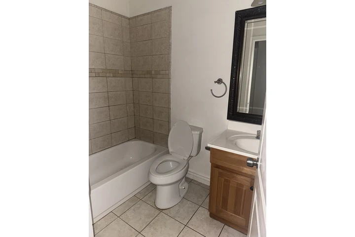 $3300 : Duplex 3 bedroom & 2 bathroom image 7