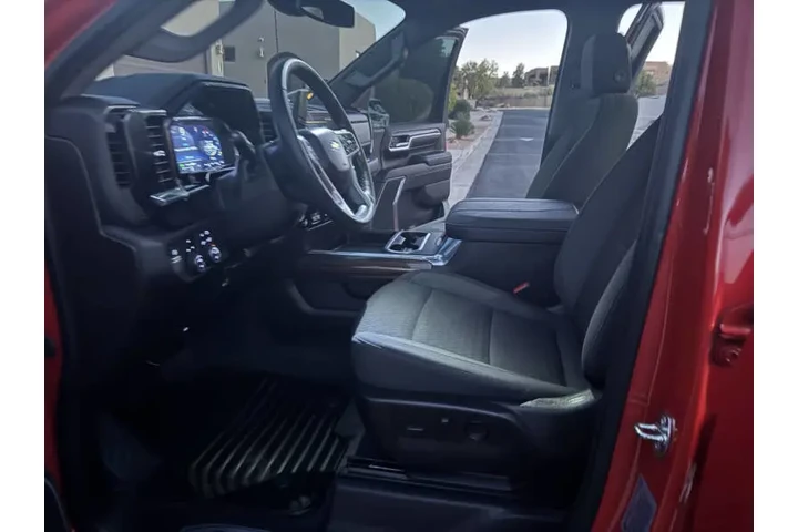 2024 Silverado 2500HD LT image 10