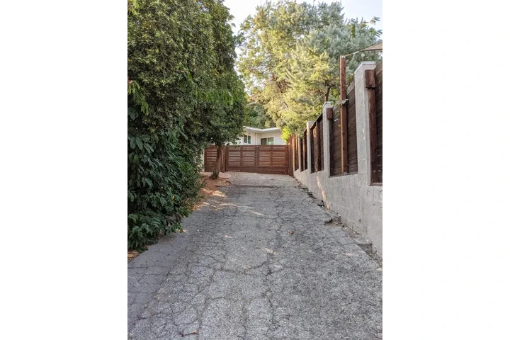 $1150 : private and peaceful Home image 7