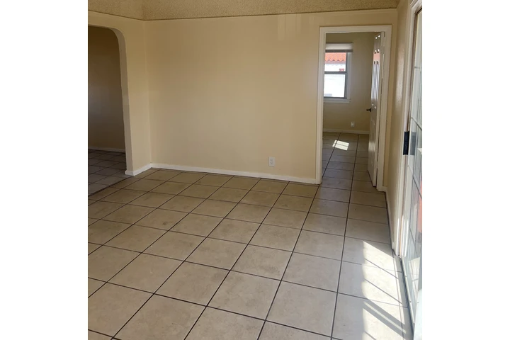 $1800 : One bedroom One bathroom 90280 image 6