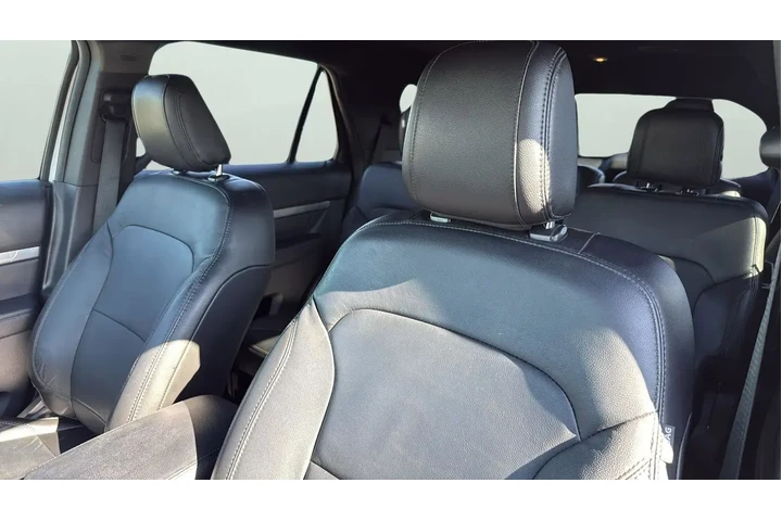 $17718 : Ford Explorer 2018 XLT 4dr S image 10