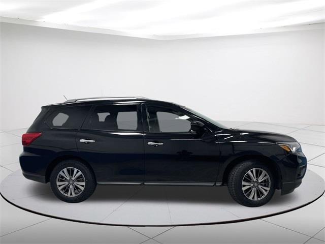 $15899 : Pre-Owned 2018 Pathfinder SV image 2