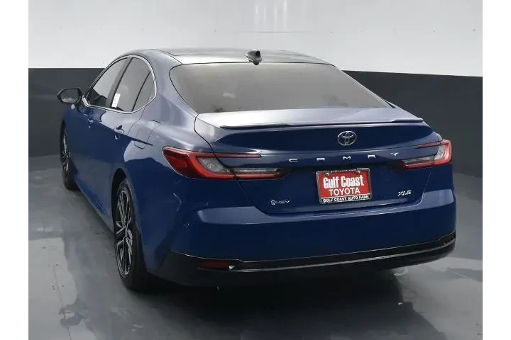 Toyota Camry 2025 LE 4dr Sed image 4