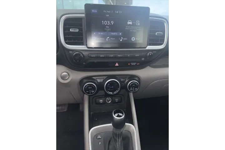 $14977 : Hyundai VENUE 2024 SEL 4dr C image 10