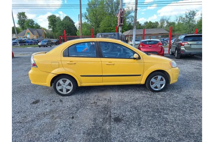 2010 Aveo LT image 3