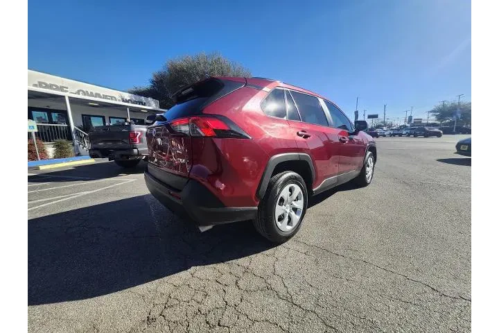 $17998 : Toyota RAV4 2019 LE 4dr SUV image 3