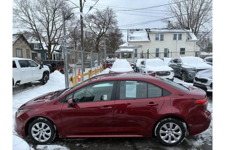 2024 Corolla LE image 6