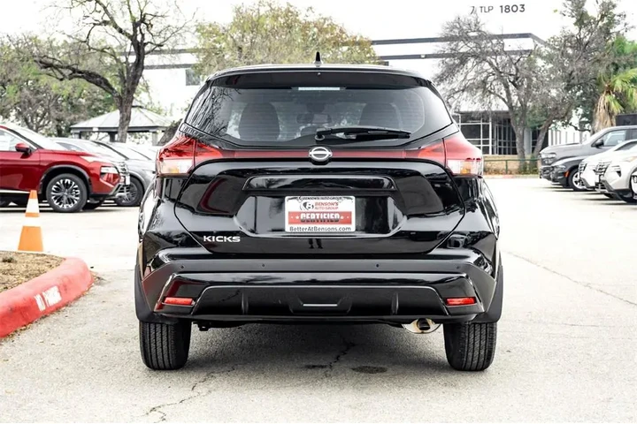 $20599 : Nissan Kicks Play 2025 S 4dr image 6