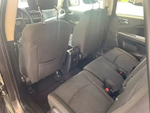 2017 Journey SE image 5