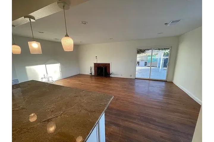 $1250 : Anaheim 3 Bedroom - Listo image 4