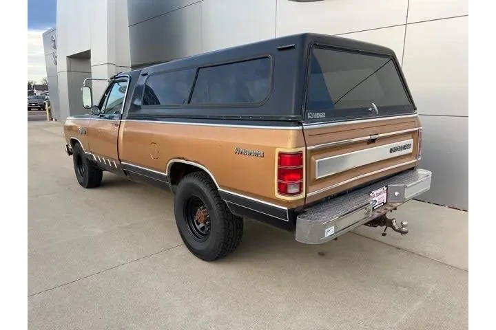 $4985 : Dodge RAM 250 1985 2dr Stand image 3