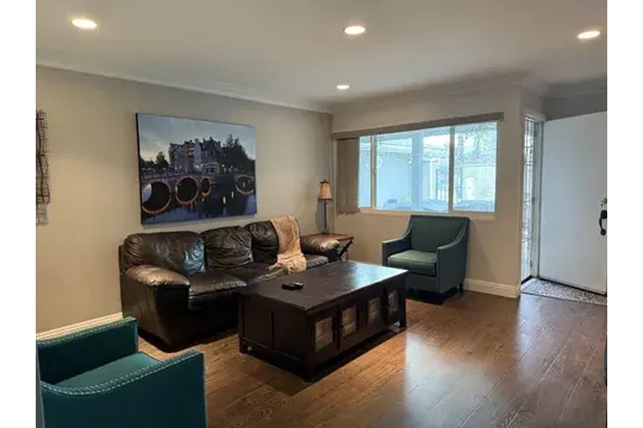 $1000 : Move in ready home image 2