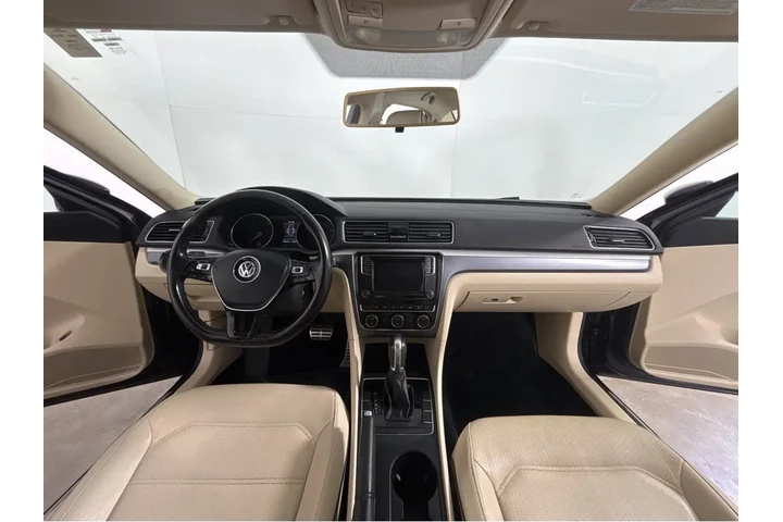 $14090 : 2018 Passat R-Line image 4