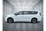 $28995 : Chrysler Pacifica Plug-In Hy thumbnail