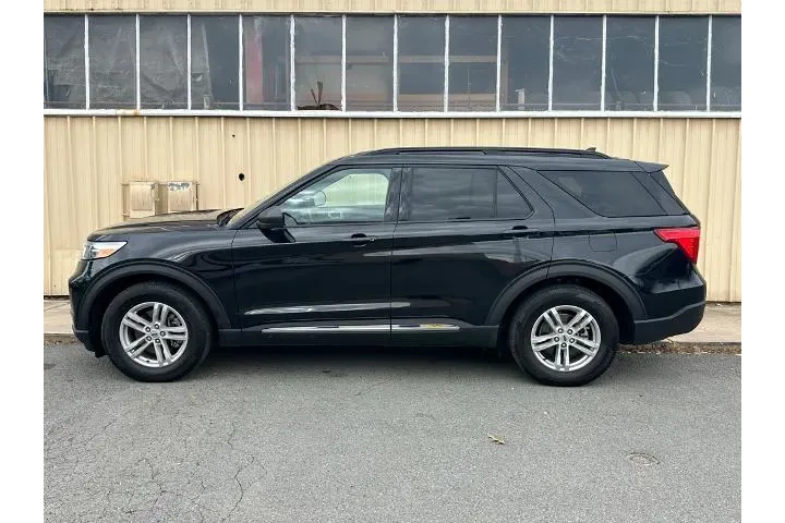 $28381 : Ford Explorer 2024 XLT 4dr S image 3