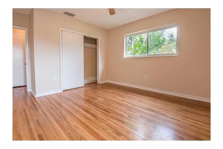 $900 : Freshly painted Great location image 2