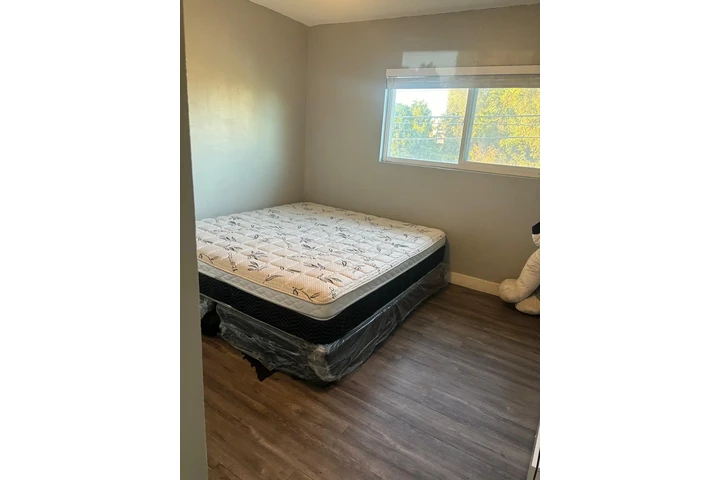 $800 : SE RENTA RECAMARA EN GARDENA image 2