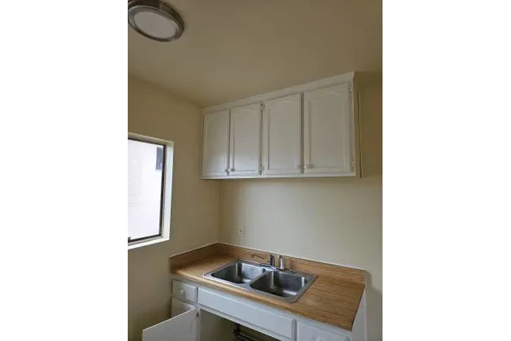 $1949 : 2 BEDROOMS LOS ANGELES $1949!! image 7