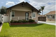 FRONT HOUSE, YES BACK YARD en Los Angeles