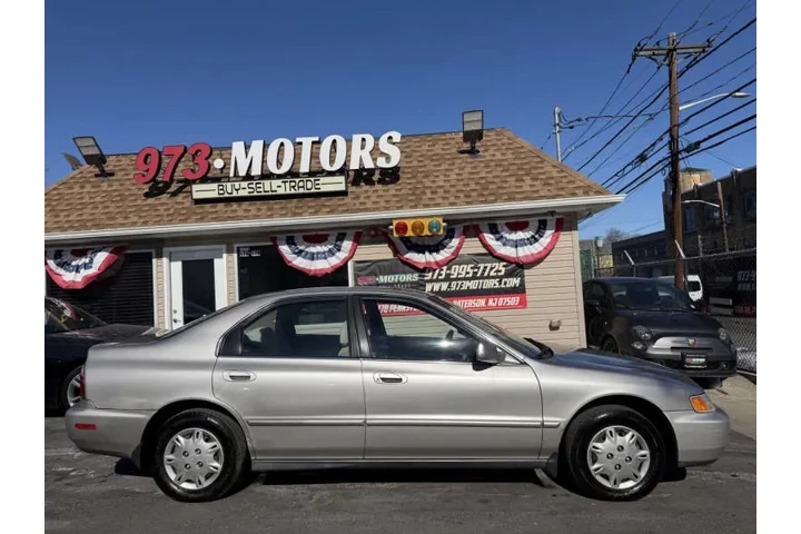 $3699 : 1996 Accord 25th Anniversary image 4