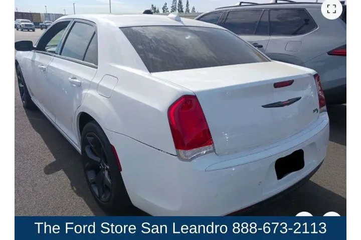 $22950 : Chrysler 300 2022 S V6 4dr S image 3