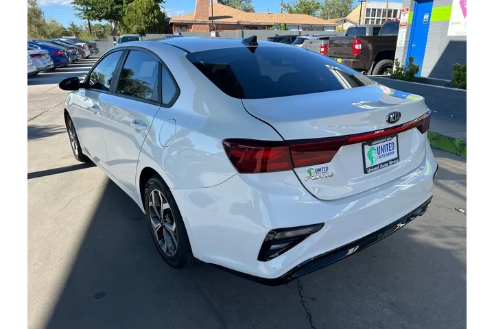 2019 Forte FE image 7
