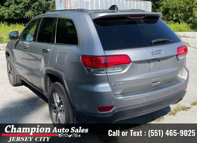 Used 2018 Grand Cherokee Limi image 3